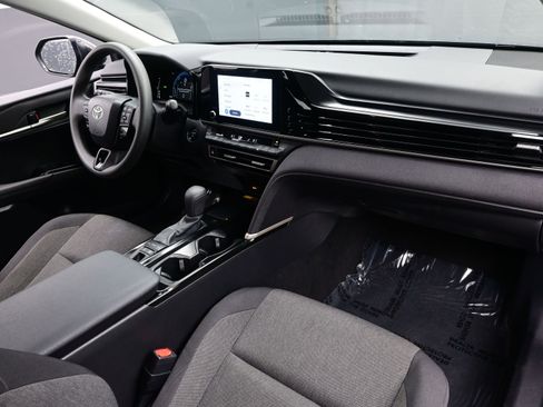 Used 2025 Toyota Camry LE image 14