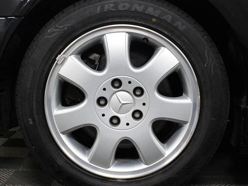 Used 2001 Mercedes-Benz CLK 320 Cabriolet image 27