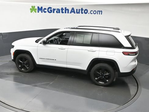 Used 2023 Jeep Grand Cherokee Altitude AWD/4WD image 23