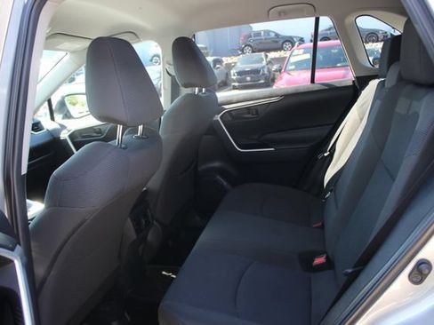 Used 2022 Toyota RAV4 LE AWD/4WD image 23