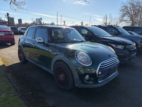 Used 2015 MINI Cooper 4-Door Hardtop image 3