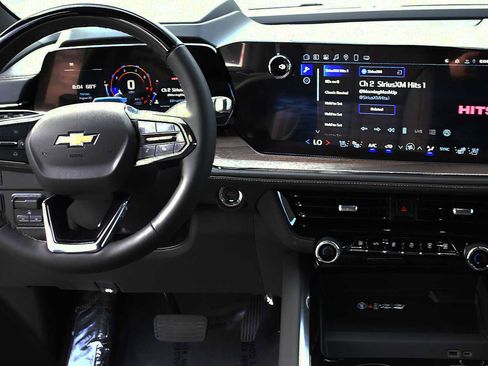 New 2026 Chevrolet Suburban High Country image 17