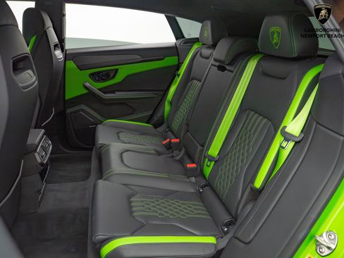 Used 2025 Lamborghini Urus SE image 24