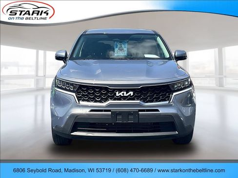 Used 2022 Kia Sorento LX FWD image 2
