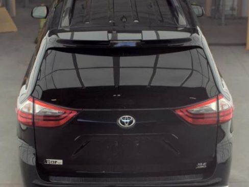 Used 2020 Toyota Sienna XLE AWD/4WD image 5