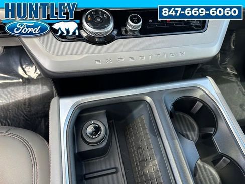 Used 2025 Ford Expedition Active AWD/4WD image 30
