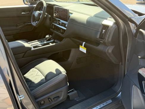 New 2026 Nissan Pathfinder Platinum FWD image 28