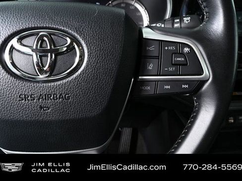 Used 2024 Toyota Highlander XLE image 11