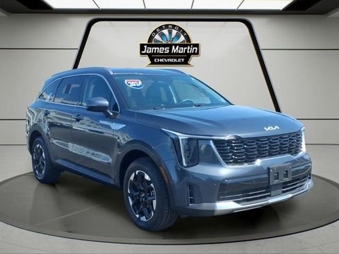Used 2024 Kia Sorento S AWD/4WD image 3