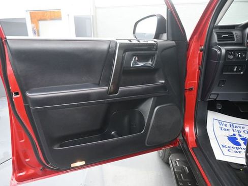 Used 2024 Toyota 4Runner TRD Off-Road Premium image 10