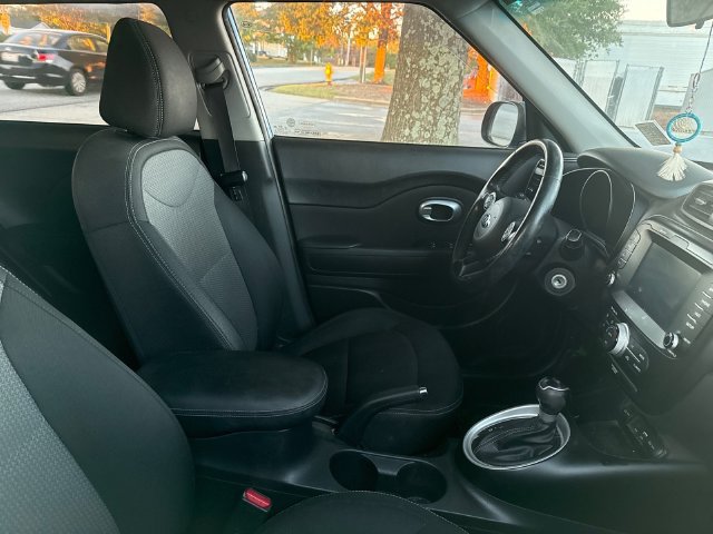 Used 2019 Kia Soul + FWD image 3