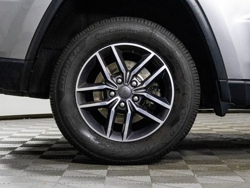 Used 2019 Jeep Grand Cherokee Limited image 42