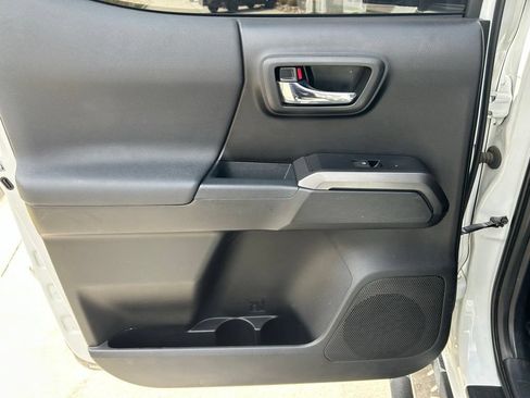 Used 2018 Toyota Tacoma TRD Off-Road AWD/4WD image 25
