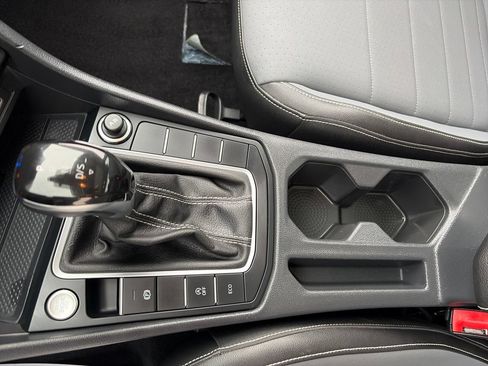 Used 2025 Volkswagen Jetta SE FWD image 23