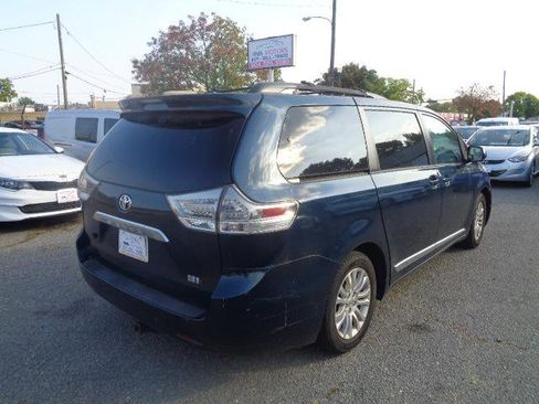 Used 2012 Toyota Sienna XLE image 9