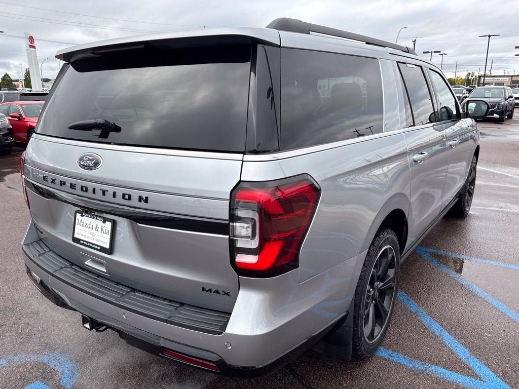 Used 2024 Ford Expedition Max Limited AWD/4WD image 5