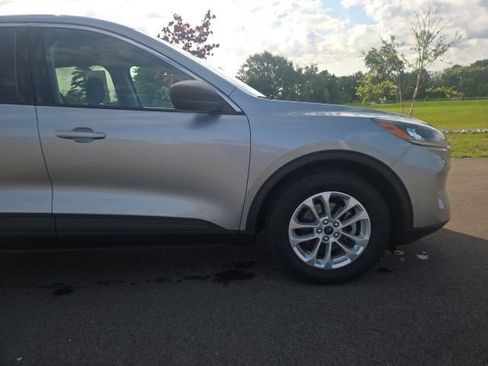 Used 2022 Ford Escape SE FWD image 4