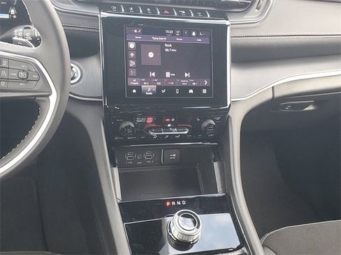New 2025 Jeep Grand Cherokee L Altitude image 16