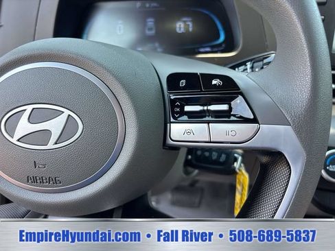 Certified 2024 Hyundai Elantra SE FWD image 18