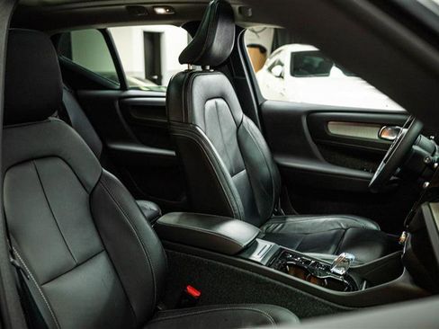Used 2023 Volvo XC40 B4 Ultimate image 15