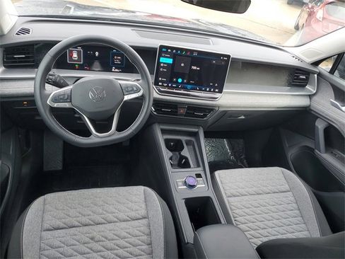 Used 2025 Volkswagen Tiguan S image 9