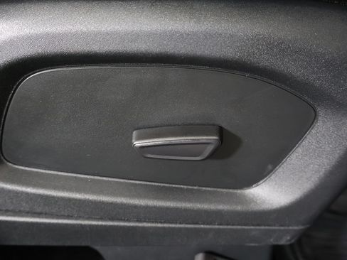 Used 2023 Ford Explorer XLT AWD/4WD image 32
