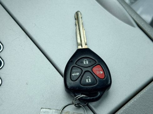 Used 2010 Toyota Camry LE FWD image 40