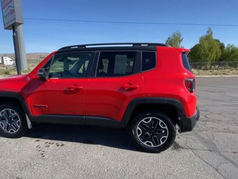 Used 2017 Jeep Renegade Trailhawk AWD/4WD image 6