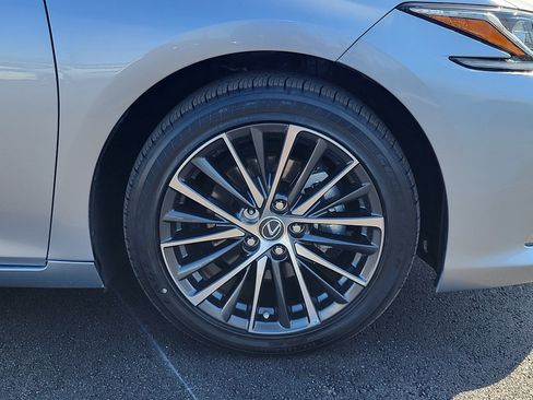 Used 2024 Lexus ES 350 w/ Premium Package FWD image 5