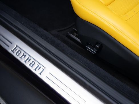 Used 2024 Ferrari Roma Spider image 32