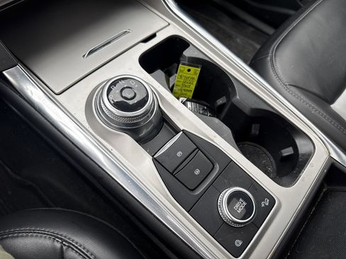 Used 2022 Ford Explorer XLT w/ Equipment Group 202A image 25