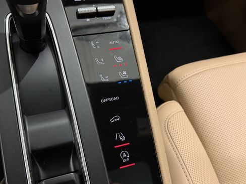 Certified 2025 Porsche Macan image 38