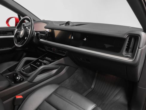 Certified 2024 Porsche Cayenne Coupe AWD/4WD image 21