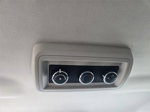 Used 2019 Dodge Journey SE w/ Premium Group image 16