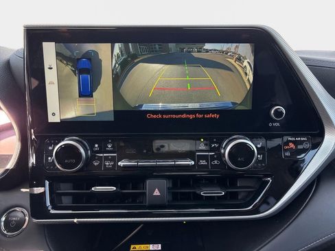 Used 2023 Toyota Highlander Platinum image 21