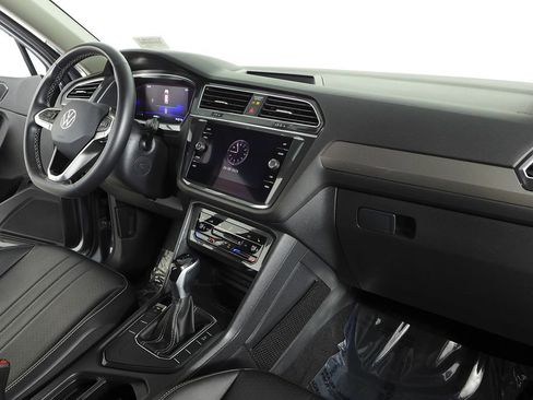 Used 2022 Volkswagen Tiguan SE image 13