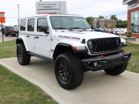 Used 2025 Jeep Wrangler Unlimited Rubicon AWD/4WD image 3