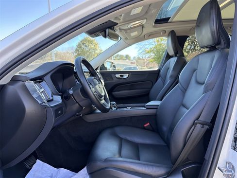 Used 2024 Volvo XC60 B5 Core image 11