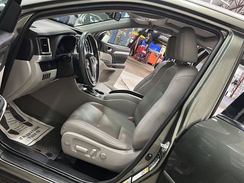 Used 2015 Toyota Highlander XLE AWD/4WD image 15