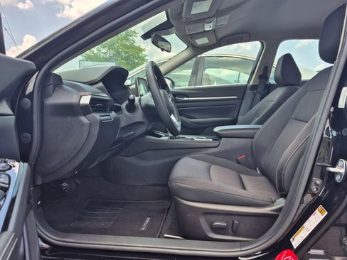 Used 2023 Nissan Altima 2.5 SV FWD image 12