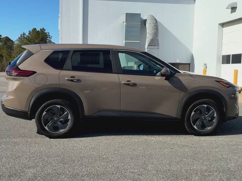 Used 2025 Nissan Rogue SV image 9