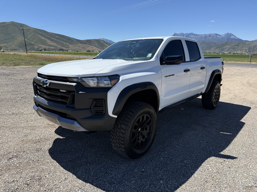 Used 2024 Chevrolet Colorado Trail Boss w/ Technology Package AWD/4WD image 3