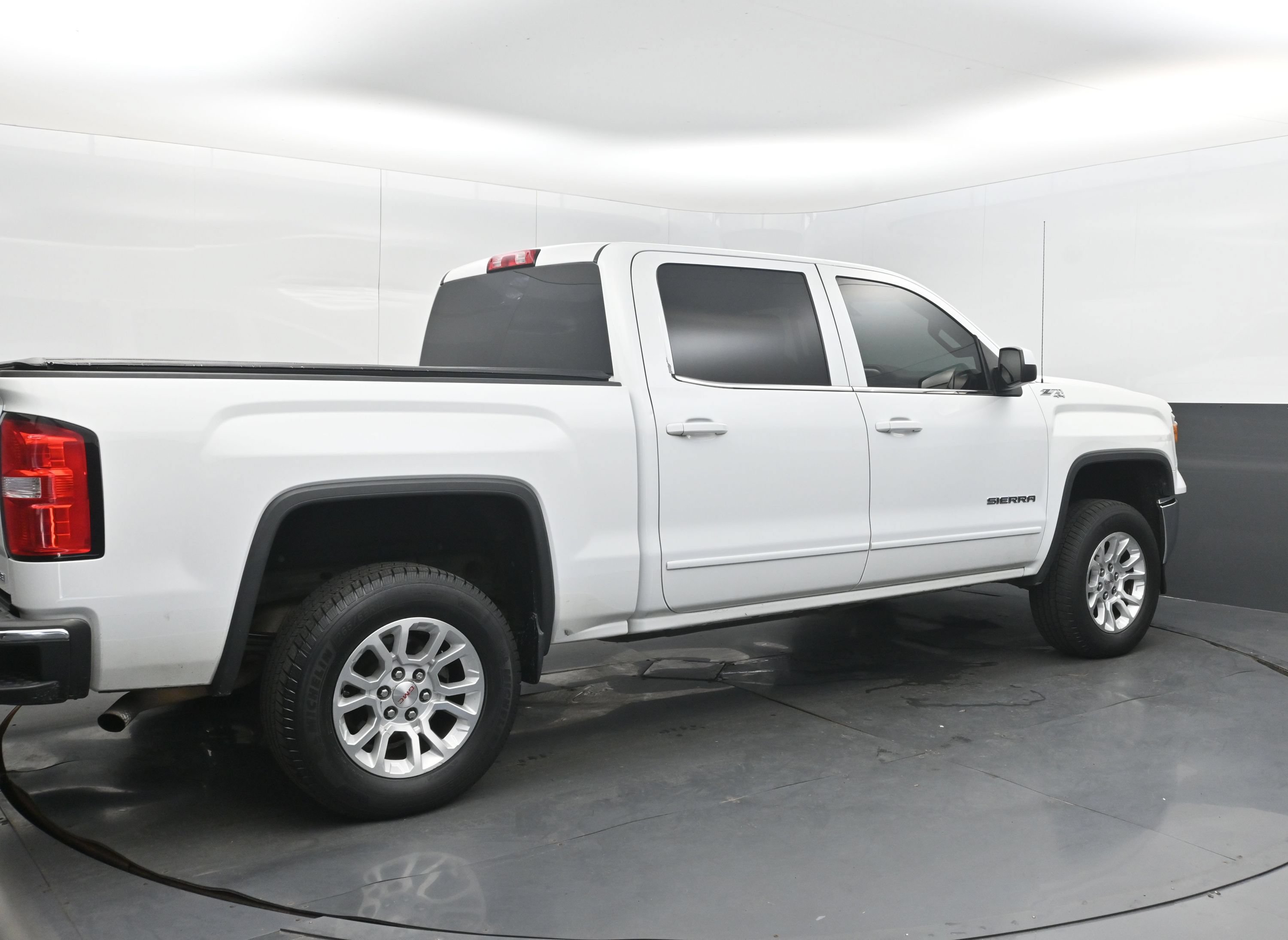 Used 2015 GMC Sierra 1500 SLE w/ SLE Value Package AWD/4WD image 9