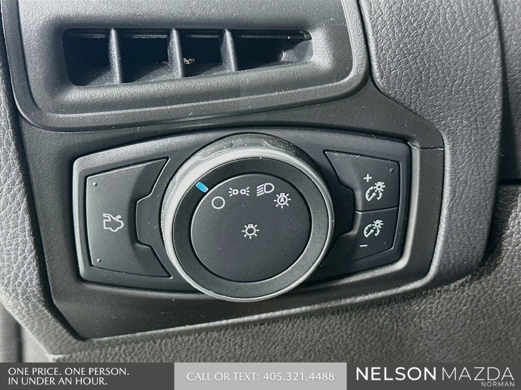 Used 2018 Ford Focus SE FWD image 11