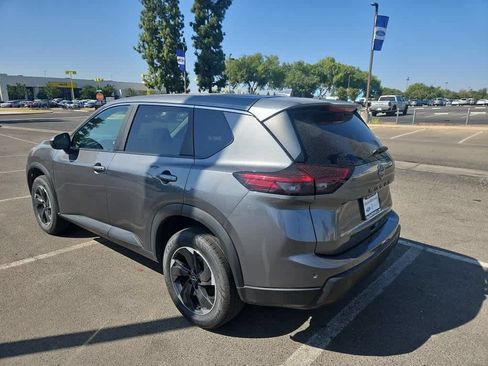 Used 2025 Nissan Rogue SV FWD image 5