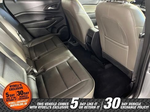 Used 2025 Chevrolet Trax ACTIV w/ Driver Confidence Package FWD image 21