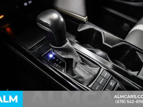 Used 2025 Toyota Camry SE image 37