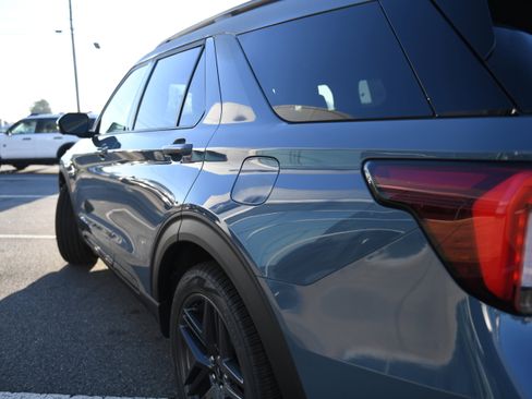 New 2026 Ford Explorer ST-Line w/ ST-Line Street Pack image 9