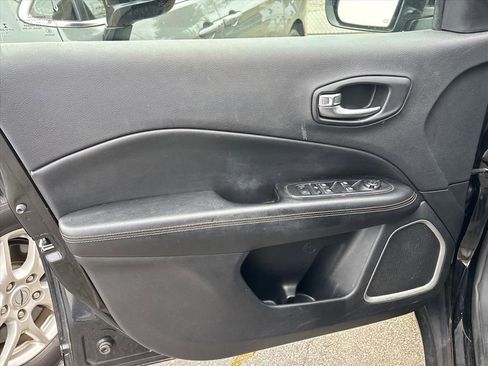 Used 2020 Jeep Compass Latitude w/ Cold Weather Group image 17