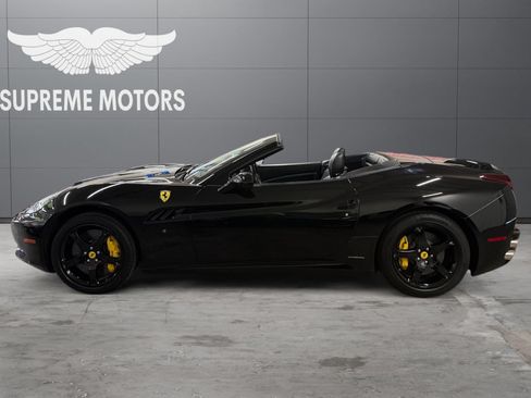 Used 2010 Ferrari California RWD image 2